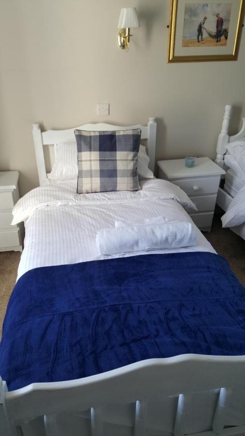 Central Bar Guesthouse Cushendall Extérieur photo