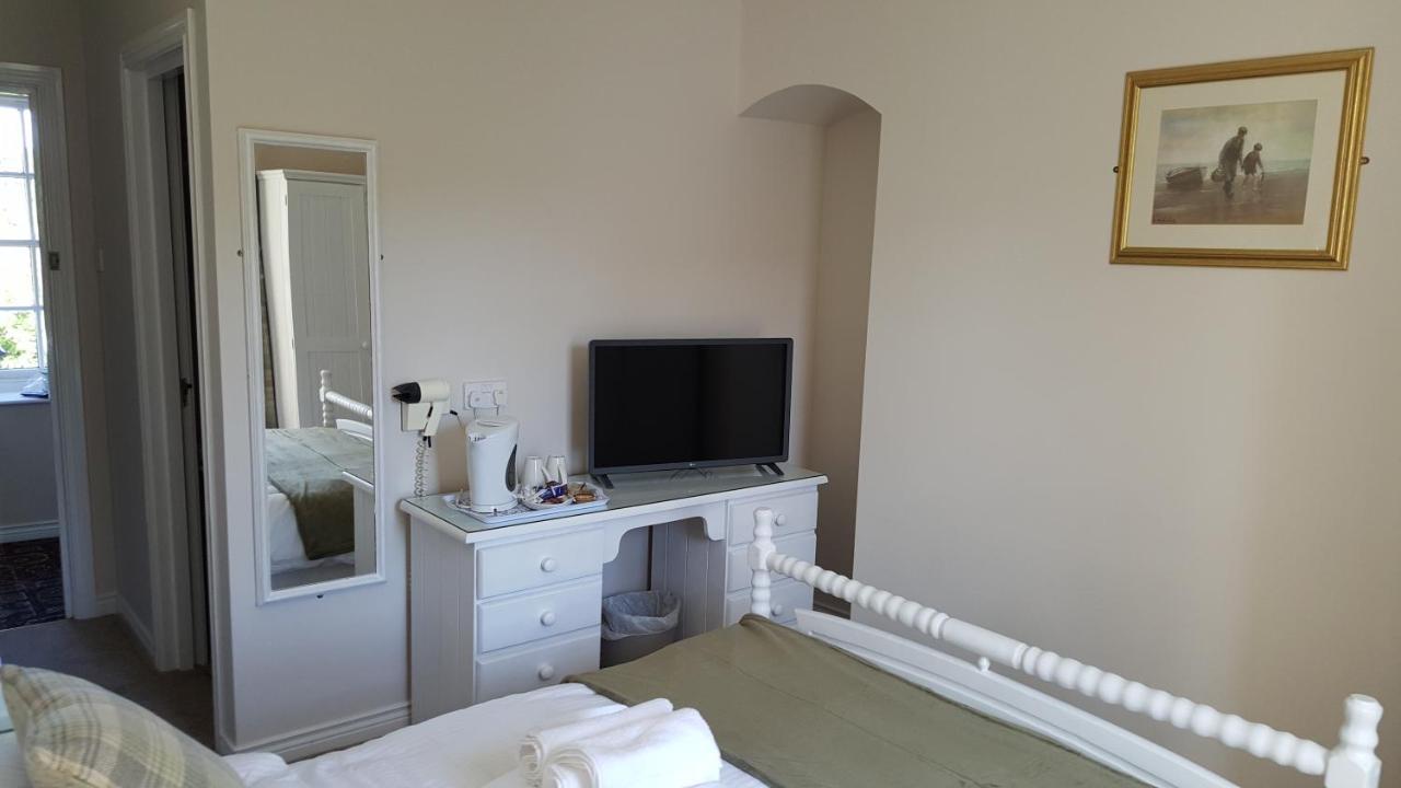 Central Bar Guesthouse Cushendall Extérieur photo